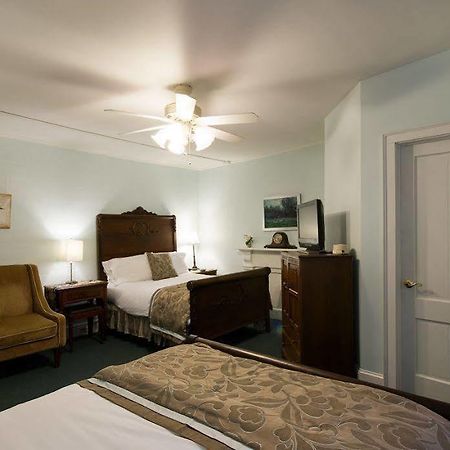 Rogues Harbor Inn Lansing Kültér fotó