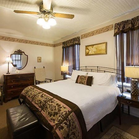 Rogues Harbor Inn Lansing Kültér fotó