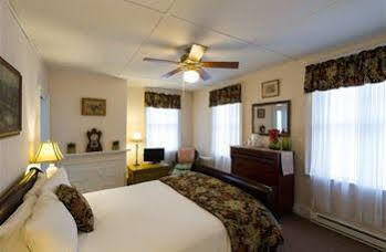 Rogues Harbor Inn Lansing Kültér fotó