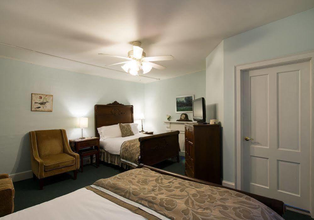 Rogues Harbor Inn Lansing Kültér fotó
