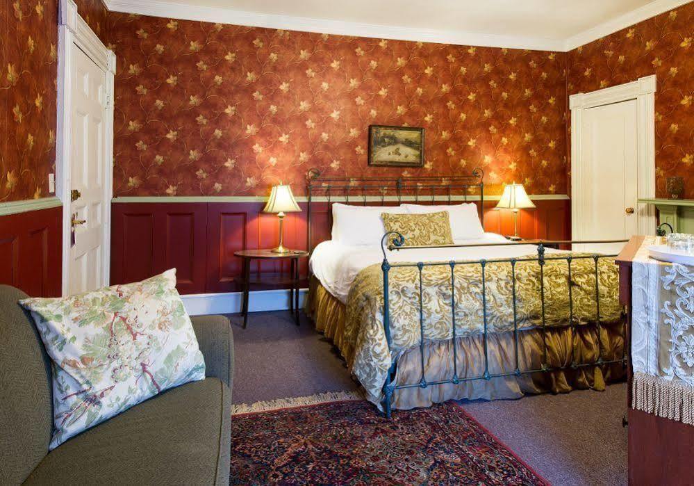 Rogues Harbor Inn Lansing Kültér fotó