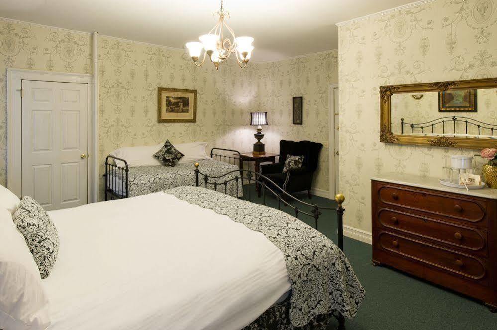 Rogues Harbor Inn Lansing Kültér fotó