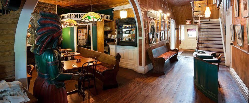Rogues Harbor Inn Lansing Kültér fotó