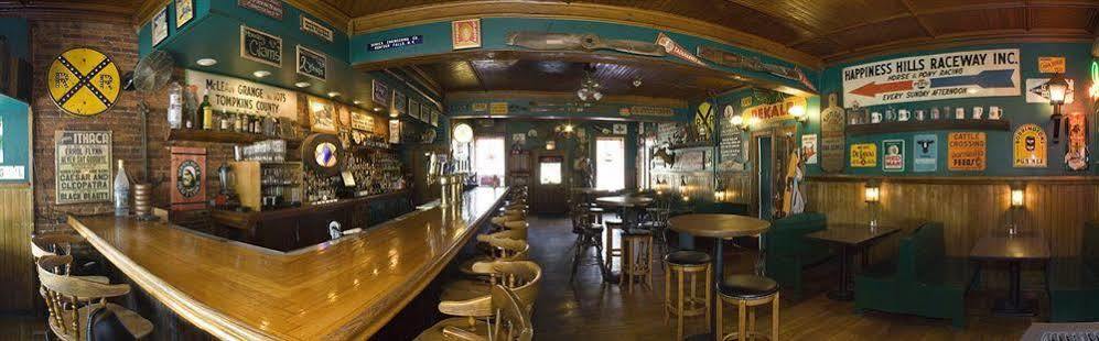 Rogues Harbor Inn Lansing Kültér fotó